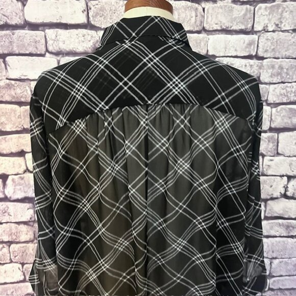 Torrid Black & White Button Down 3/4 Sleeve Blouse Size 2X - Picture 5 of 7